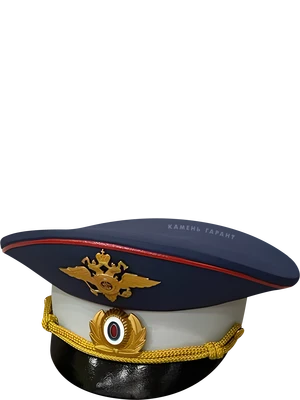 Полицейская фуражка с детальной кокардой